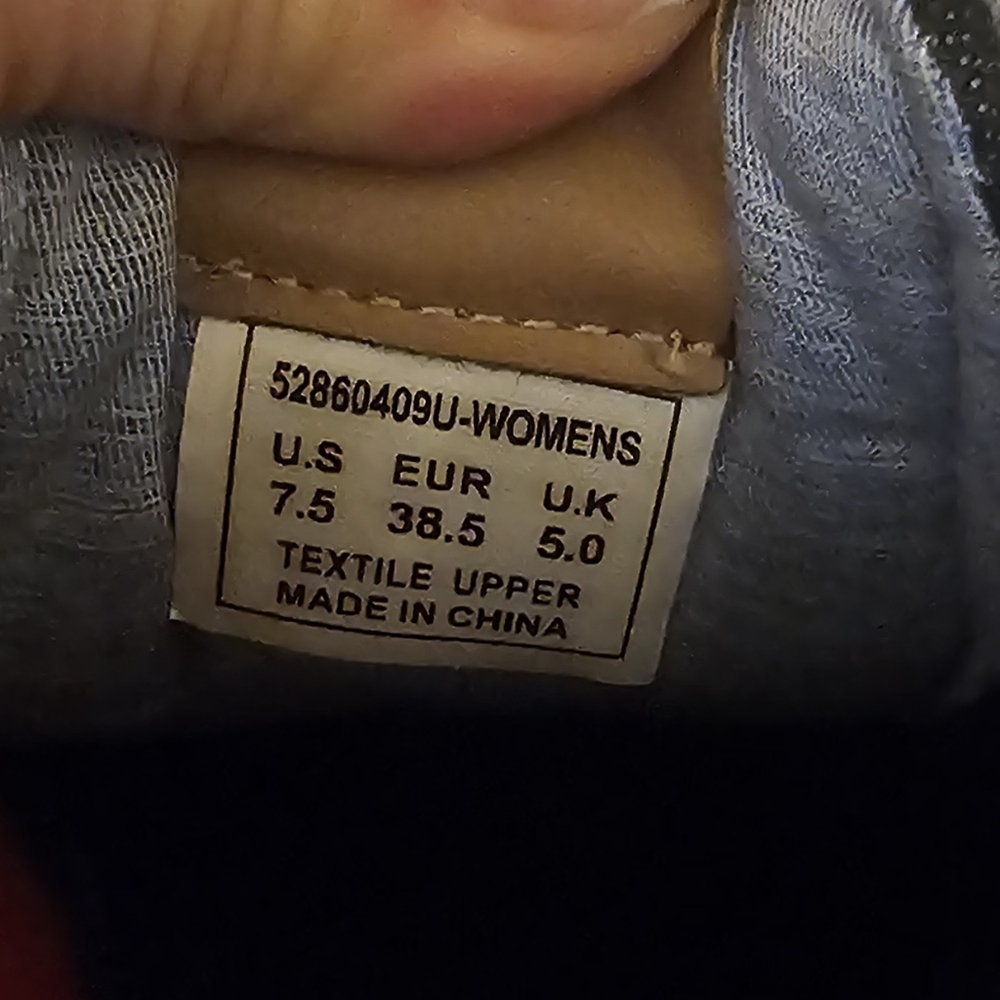 Levi's Denim and White Sneakers - Picture 4 of 4